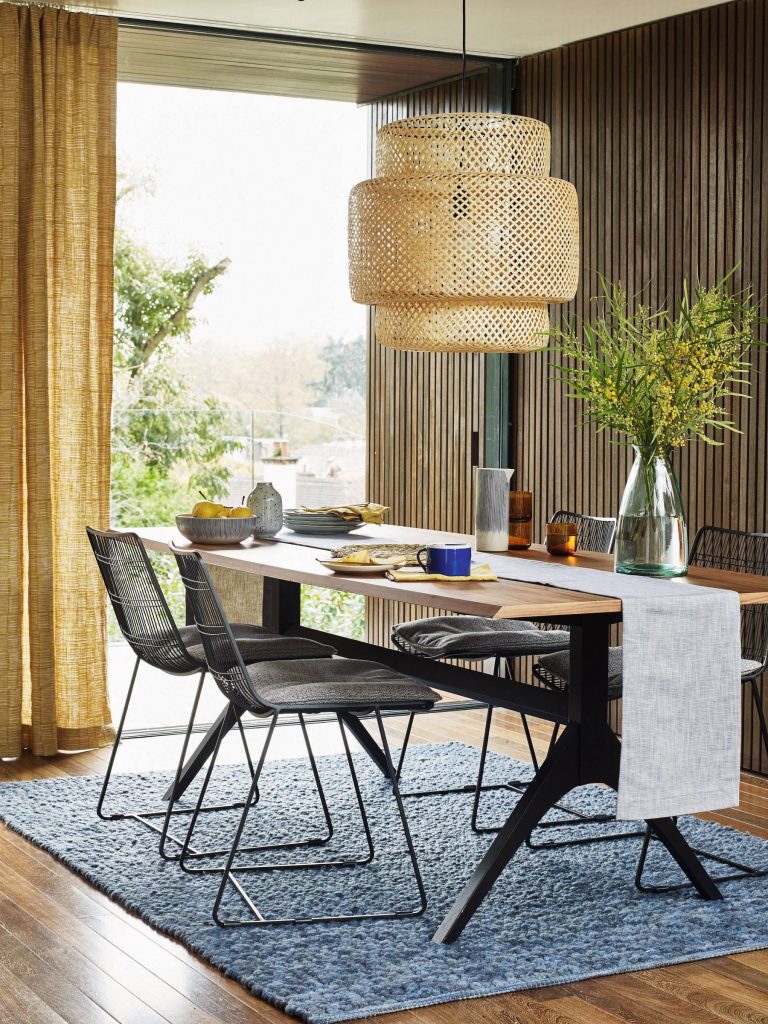 How to Decorate a Dining Room That is Modern and Elegant?