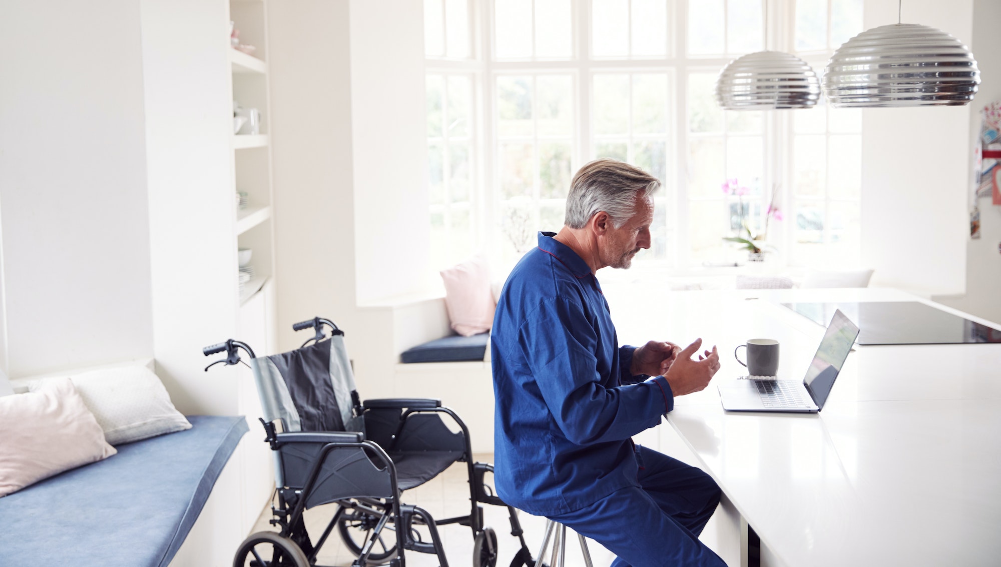 The Advantages of Smart Home Technology for Elderly and Disabled Individuals