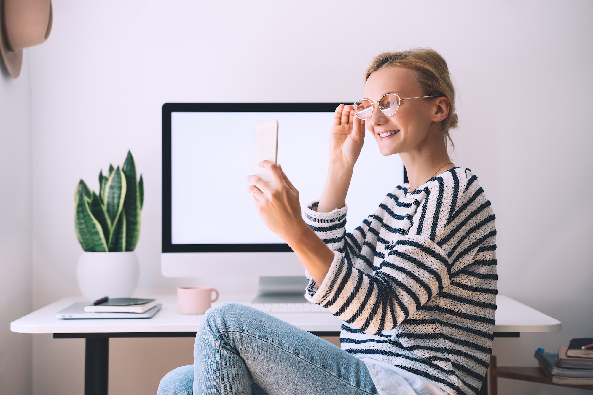 10 Ways to Incorporate Plants into Your Home Office